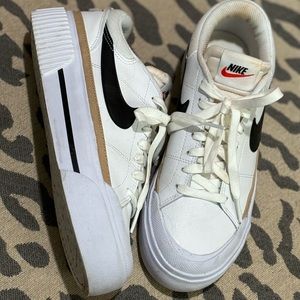 NIKE court legacy lift